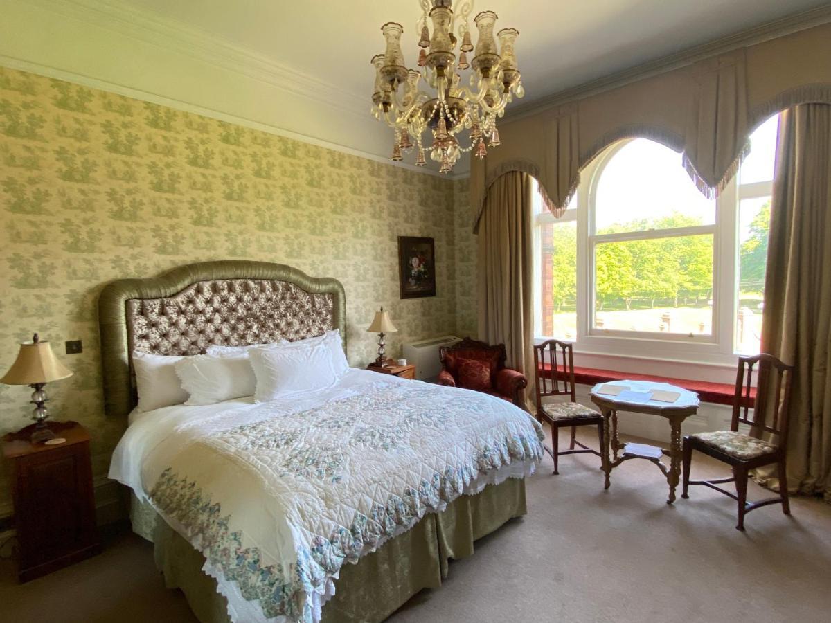 Rossington Hall Hotel 4*