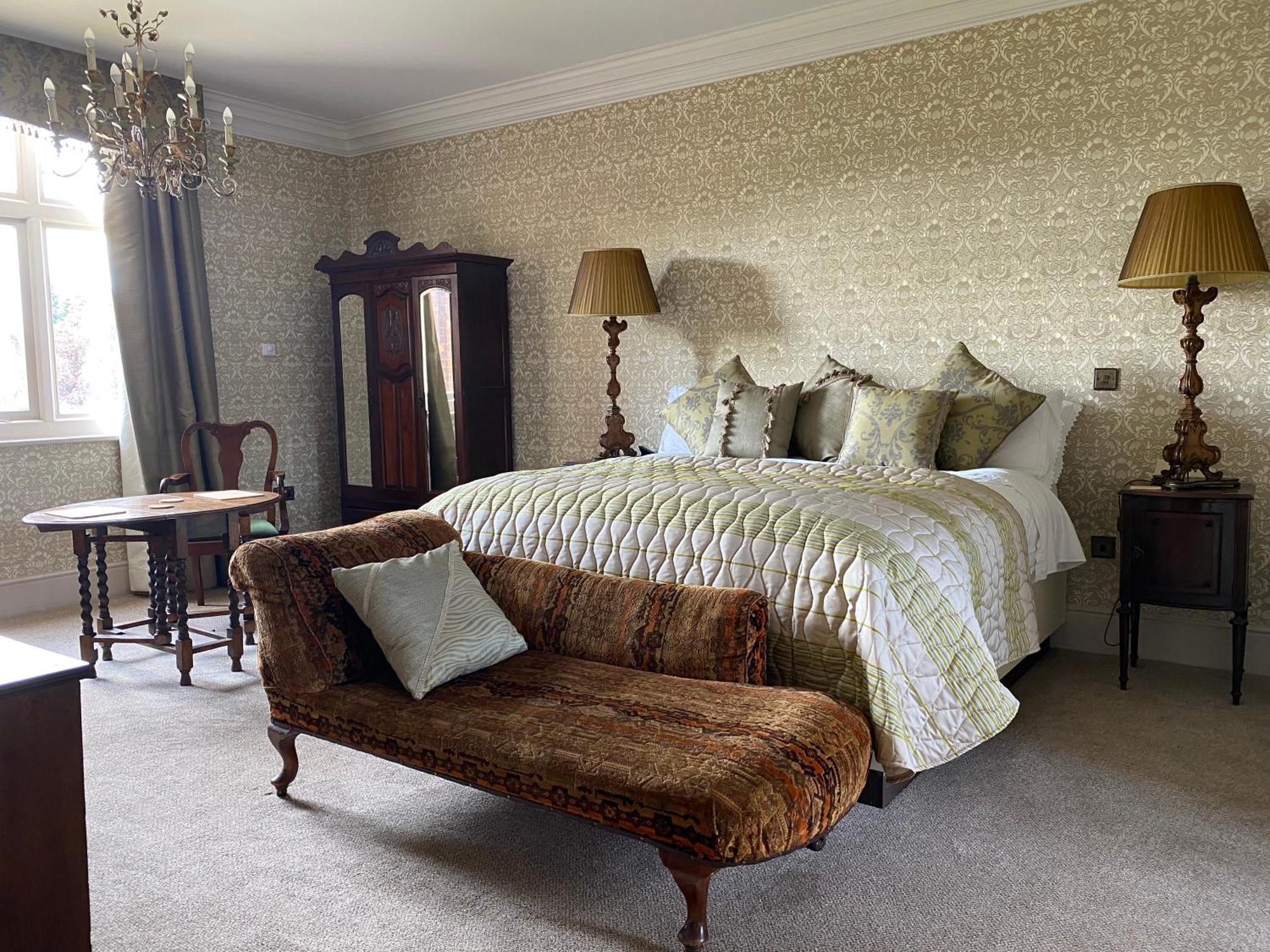 Rossington Hall Hotel 4*
