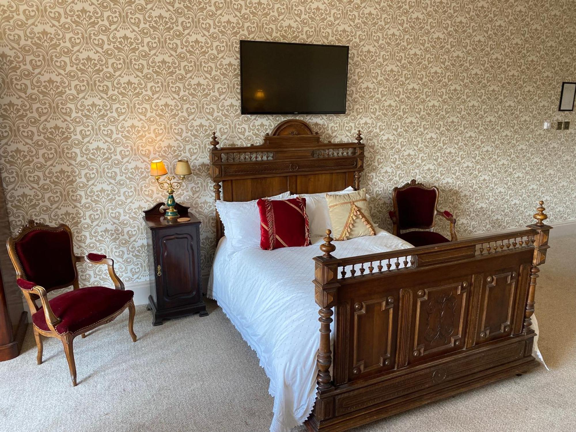 Rossington Hall Hotel 4*