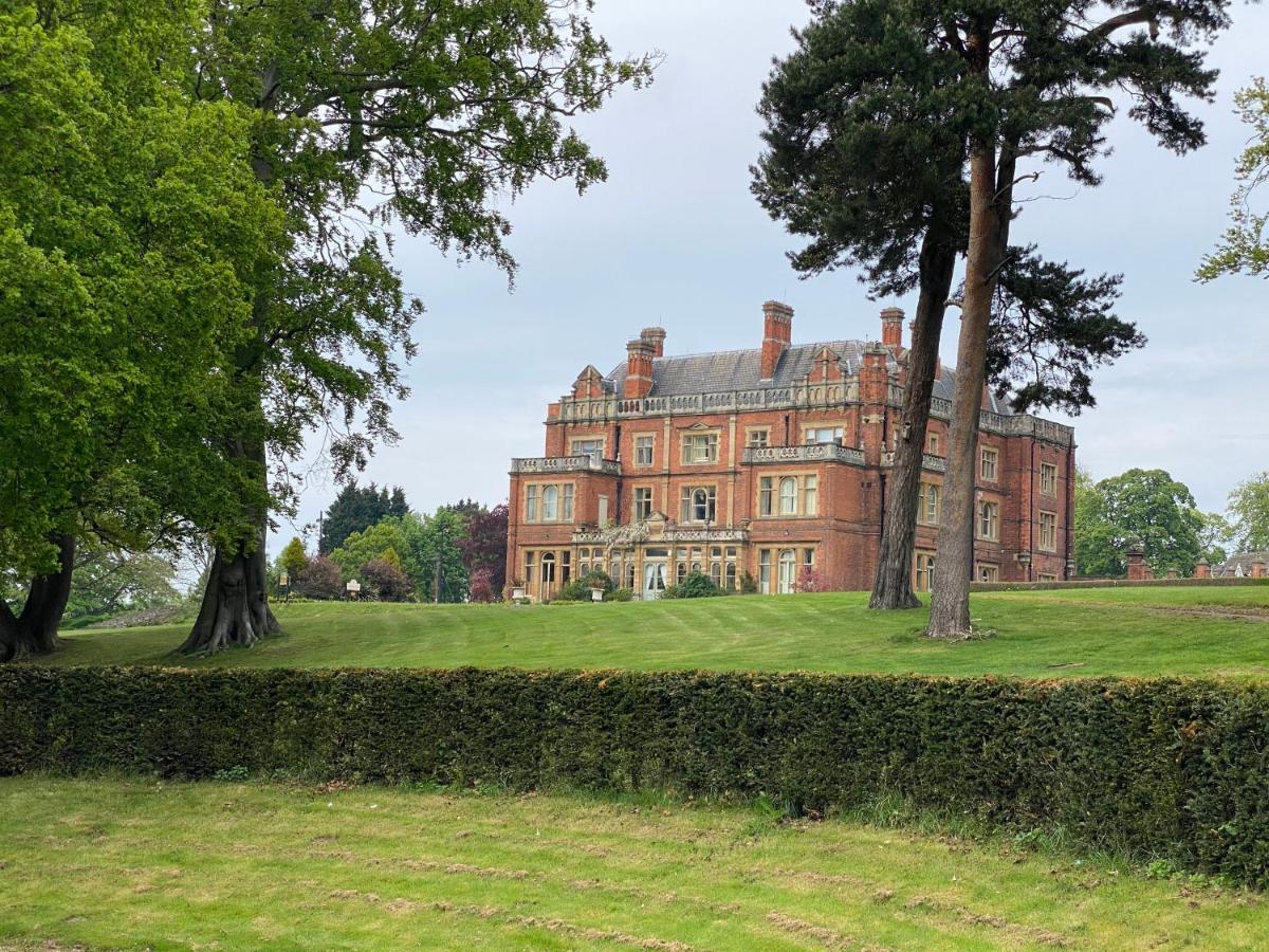 Rossington Hall Hotel 4*